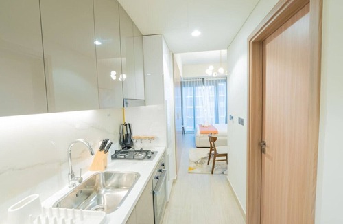 Nad Al Sheba Apartment | Chic Studio Oasis in Dubai