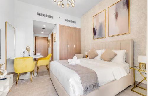 Nad Al Sheba Apartment | Chic Studio with Private Balcony