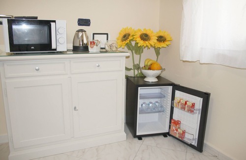 Pompei Bed & Breakfast | City Life Pompeii - Sun Suite with Balcony