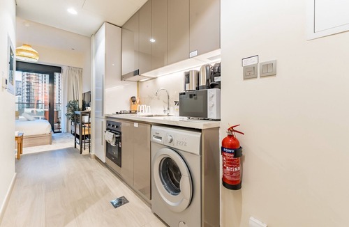 Nad Al Sheba Apartment | City View Studio Minutes Drive to Burj Khalifa, Azizi Riviera 43, Al Merkadh by Deluxe Holiday Homes