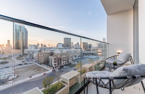 Dubai Sports City Apartment | City Views 1BR Close to Golf Course & Attractions, Binghatti Venus, Jumeirah Village Circle