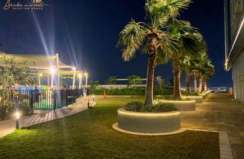 Sheikh Zayed Road House | Classic Canal View 2 Bhk 6pax