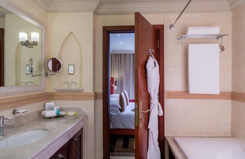 Dubai Media City House | Classic Room Near Dubai Media City Park