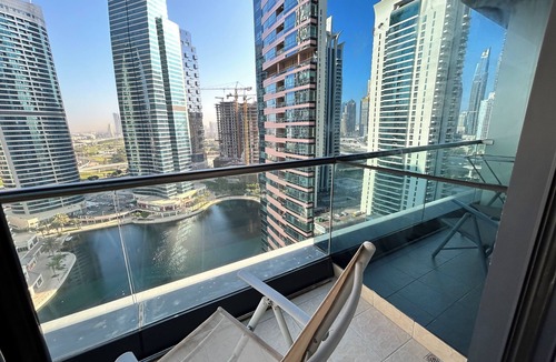 Jumeirah Lake Towers Apartment | Click Stay - JLT- Entire 2BHK & Balcony Lake View 09