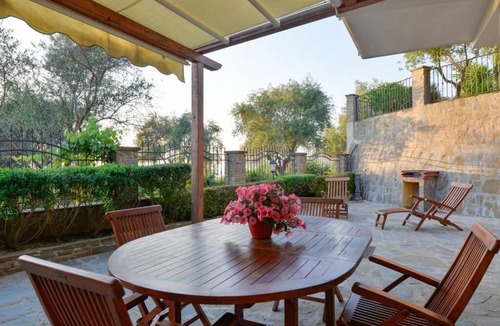 Santa Maria di Castellabate Villa | Coratina Apartment with private patio, in the garden and near the pool