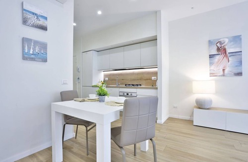 Vomero Apartment | Comfortable and bright apartment perfect for 2 people and equipped with all comforts, including a spacious 15 sqm balcony ideal for relaxing moments. The apartment is located in Via Cimarosa, in the lively Vomero district, an ideal area for all types of