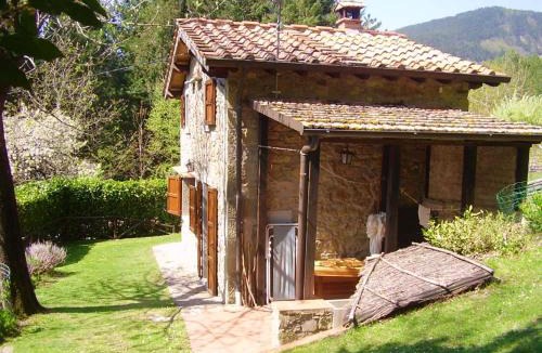 Moggiana House | Comfortable House in Bibbiena + Pool
