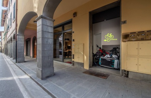 Pratovecchio Apartment | Cornflower house