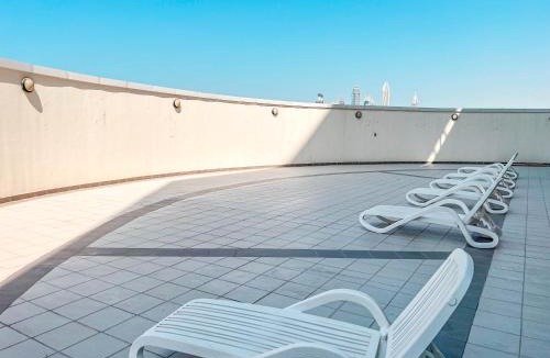 Jumeirah Lake Towers Apartment | Cosmos Living Luxurious Studio Near Metro