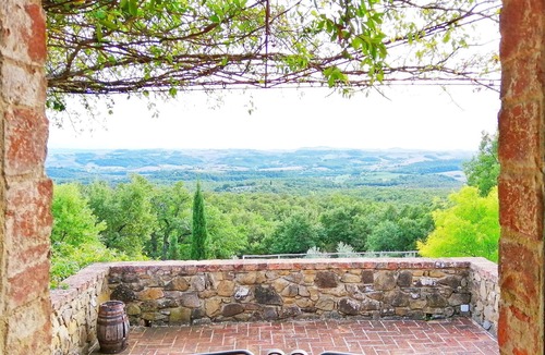 Castelnuovo Berardenga Apartment | Cosy apartment for 6 people with WIFI, pool, terrace, pets allowed and panoramic view