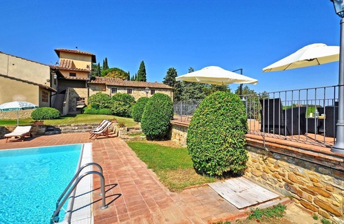San Casciano in Val di Pesa Apartment | Cosy apartment with pool, WIFI, TV, pets allowed and panoramic view, close to Greve In Chianti