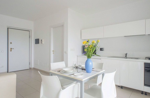 San Salvo Marina Apartment | Cosy apartment for 6 people with WIFI, pool, A/C, TV, patio and pets allowed
