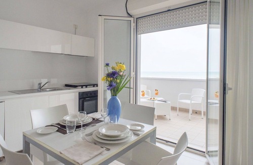 San Salvo Marina Apartment | Cosy apartment for 6 people with WIFI, pool, A/C, TV, patio and pets allowed