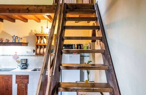 Scandicci House | Cosy apartment in a typical farmhouse minutes to Florence, pool, views, relax.