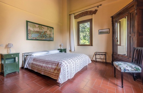 Scandicci House | Cosy apartment in a typical farmhouse minutes to Florence, pool, views, relax.