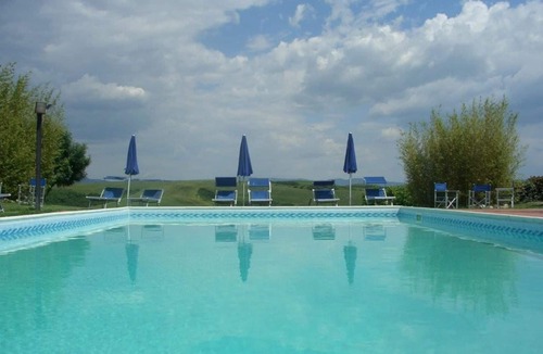 Peccioli Villa | Cosy apartment in villa for 4 guests with pool, WIFI