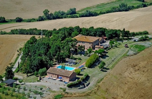 Peccioli Villa | Cosy apartment in villa for 4 guests with pool, WIFI