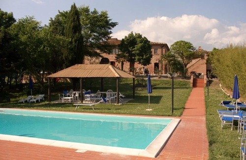 Peccioli Villa | Cosy apartment in villa for 4 guests with pool, WIFI