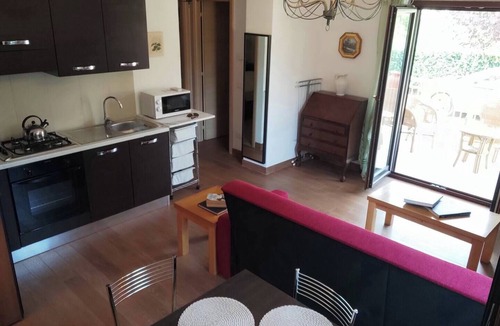 Villa Latina Apartment | Cosy & Tranquil Apartment- sleeps 4-WIFI