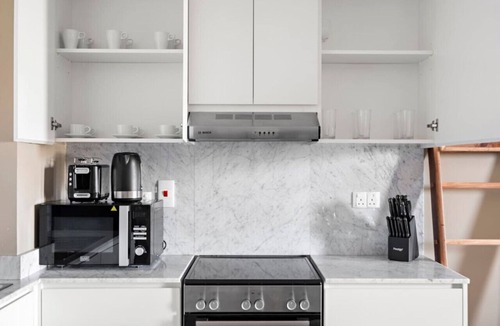 Umm Suqeim 3 Apartment | Cozy 1 BR near Madinat Jumeirah and Burj Al Arab