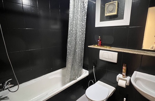 Al Majaz Apartment | Cozy 1-bedroom apartment in Sharjah with AC, WiFi