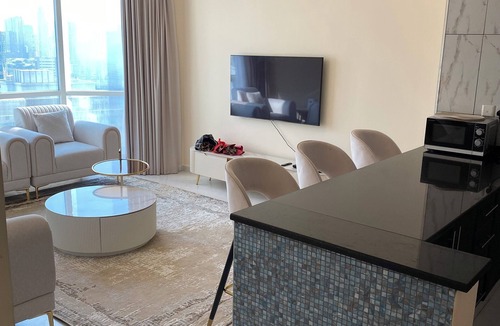 Al Majaz Apartment | Cozy 1-bedroom apartment in lovely Sharjah with WiFi, AC, fitness room