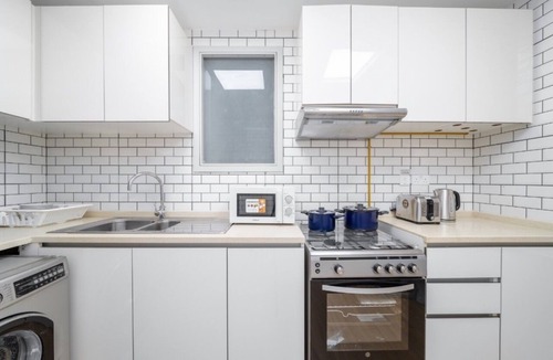 Dubai Apartment | Cozy 1-bedroom apartment Near Metro