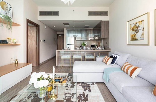 Jumeirah Lake Towers Apartment | Cozy 1BR Apartment with Lake and City Views in JLT