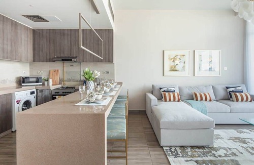 Jumeirah Lake Towers Apartment | Cozy 1BR Apartment with Lake and City Views in JLT