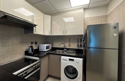 Nad Al Sheba Apartment | Cozy apartment with 1 bedroom and WiFi, in vibrant Dubai- Meydan