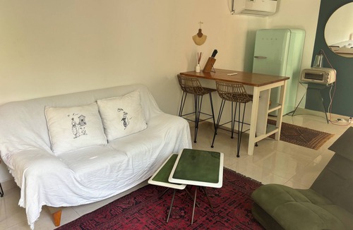 Jumeirah Cottage | Cozy cottage in charming Dubai 5 min walk to the beach!
