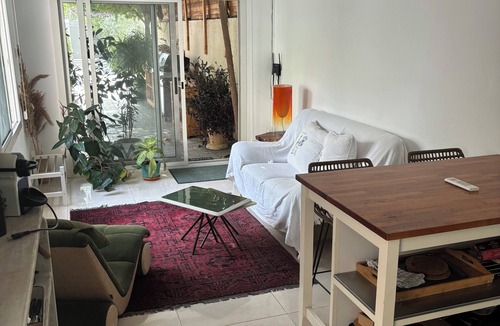 Jumeirah Cottage | Cozy cottage in charming Dubai 5 min walk to the beach!