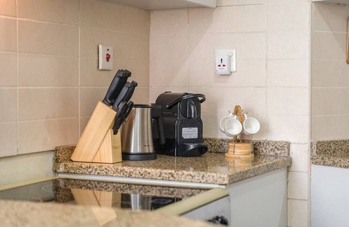 Jumeirah Lake Towers Apartment | Cozy Haven with Spiritual Charm in JLT