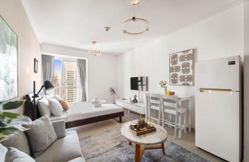 Jumeirah Lake Towers Apartment | Cozy Studio in JLT