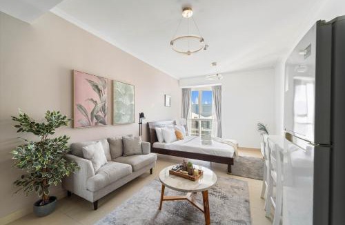 Jumeirah Lake Towers Apartment | Cozy Studio in JLT