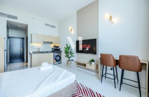 Jumeira 3 Apartment | Cozy Studio with City View