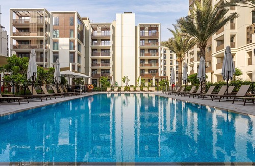 Dubai Apartment | Creekside Elegance w/Canal Vws at Creek Beach