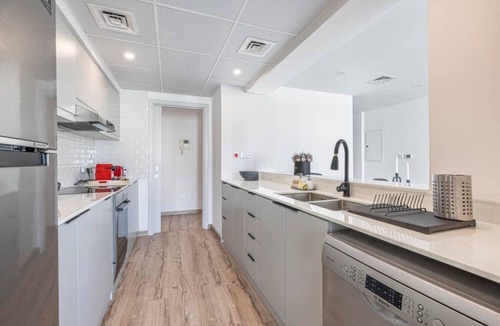 The Greens Apartment | Daniels 2BR | The Greens | Park View