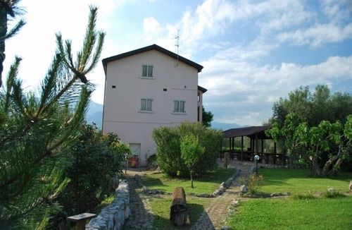 Tocco da Casauria Apartment | Dante/Pino - Two Bedroom Apartment, Sleeps 6