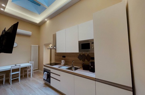 Montecalvario Apartment | Dante's Suite Naples