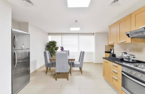 Sheikh Zayed Road Apartment | Deluxe 1 Bedroom w/Infinity Pool Near DWTC