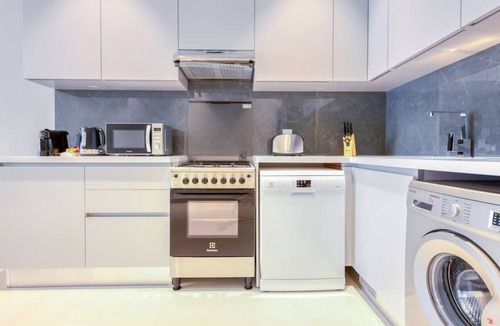 Business Bay Apartment | Deluxe 1BR in the Heart of Business Bay