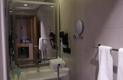 Al Qasimia Apartment | Deluxe Double Room Near Universal Sports Club