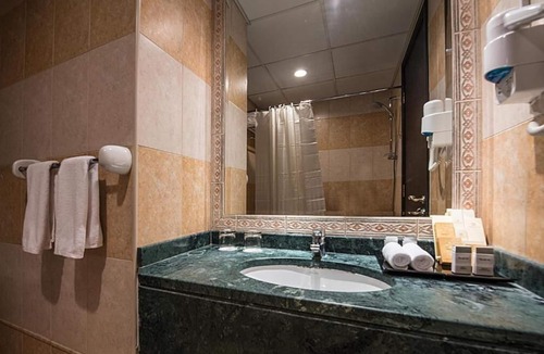 Trade Center House | Deluxe King Room DIFC Metro by Luxury Bookings