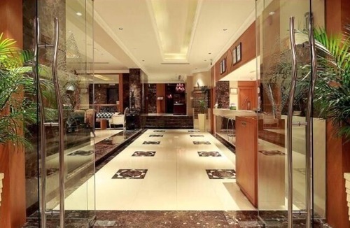 Al Muraqqabat House | Deluxe King Room Near Al Reem Tower By Luxury Bookings