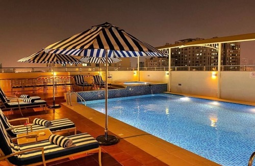 Al Sharq Apartment | Deluxe King Room Near Sharjah Corniche