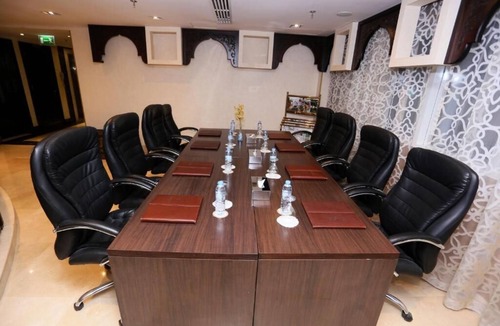 Al Sharq Apartment | Deluxe King Room Near Sharjah Corniche