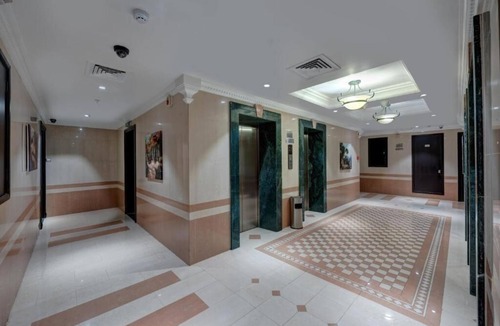 Trade Center House | Deluxe King Room Walk from DIFC Metro Station