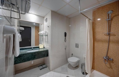 Trade Center House | Deluxe King Room Walk from DIFC Metro Station