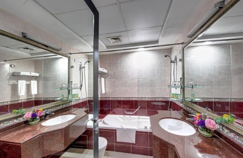 Al Muraqqabat House | Deluxe Room Near Al Rigga Metro by Luxury Bookings